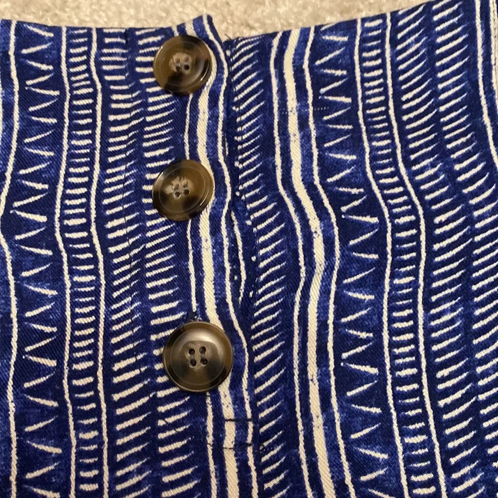 🎉HOST PICK!🎉NWT Forever 21 Blue and White Button Up Shorts - Picture 3 of 8